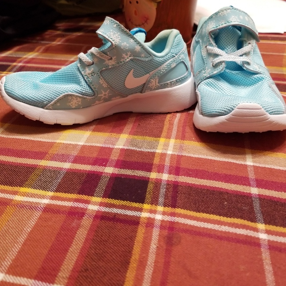 Toddler girls size 10c nike. Never been worn